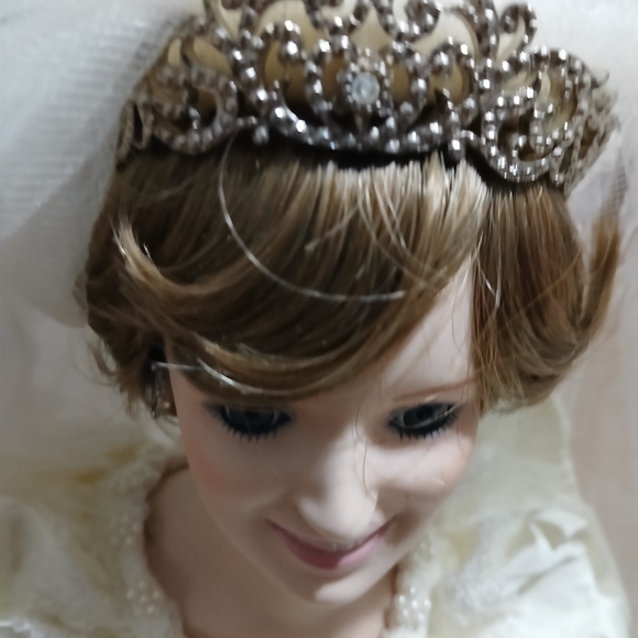 Princess Diana doll - Picture 8 of 14